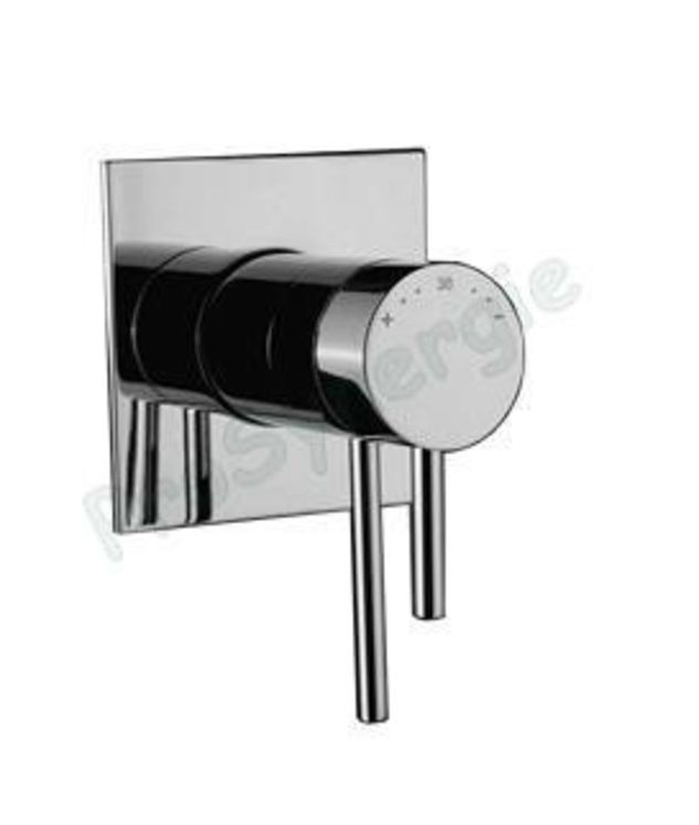Mitigeur encasté thermostatique platine carrée douche Uisse