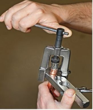 Dudgeonnière excentrique avec embrayage borne pour tuyaux mesurés en  millimètres et pouces. Référence Core Equipment : 2…