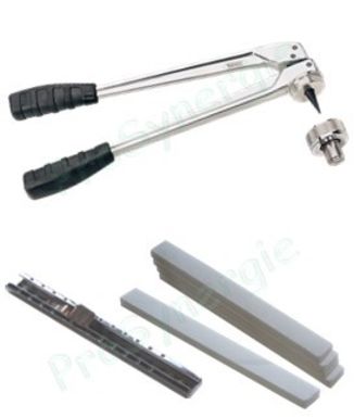 Lot ''Précision'' 1 : Cintreuse d´établi formes universelles (réf 250282) + Pince à emboîture (réf 252641)  + Mètre pliant 10 branches Virax Duralium + Règlette 20cm Métal + 5 craies de Briançon et un