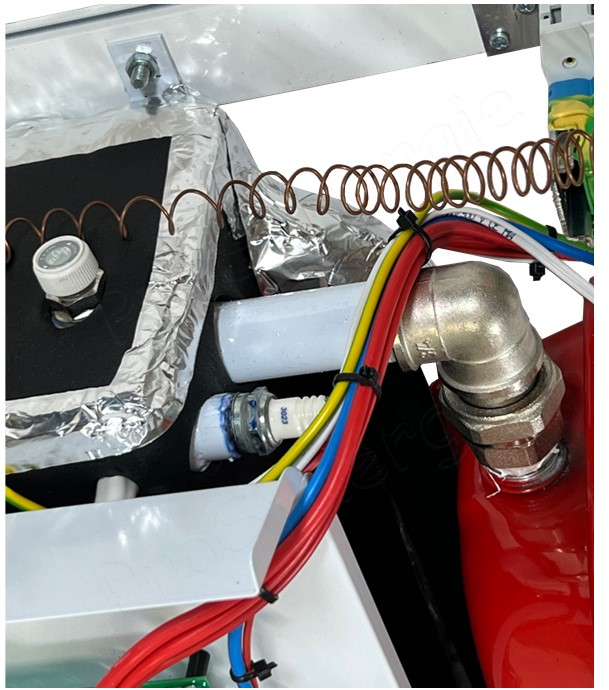 Chaudière électrique (radiateur/plancher chauffant) 15KW 400V (HxLxP= 700x385x260mm) équipé (Vase 6l, pompe, soupape, vannerie, sécurité) raccords Ø1´´ + régulateur électronique climatique